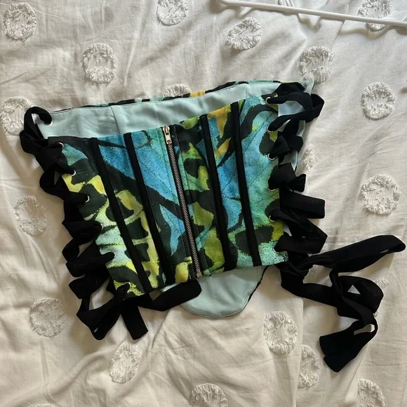 Meshki Sleeveless Cropped Butterfly Print Corset - Picture 4 of 4